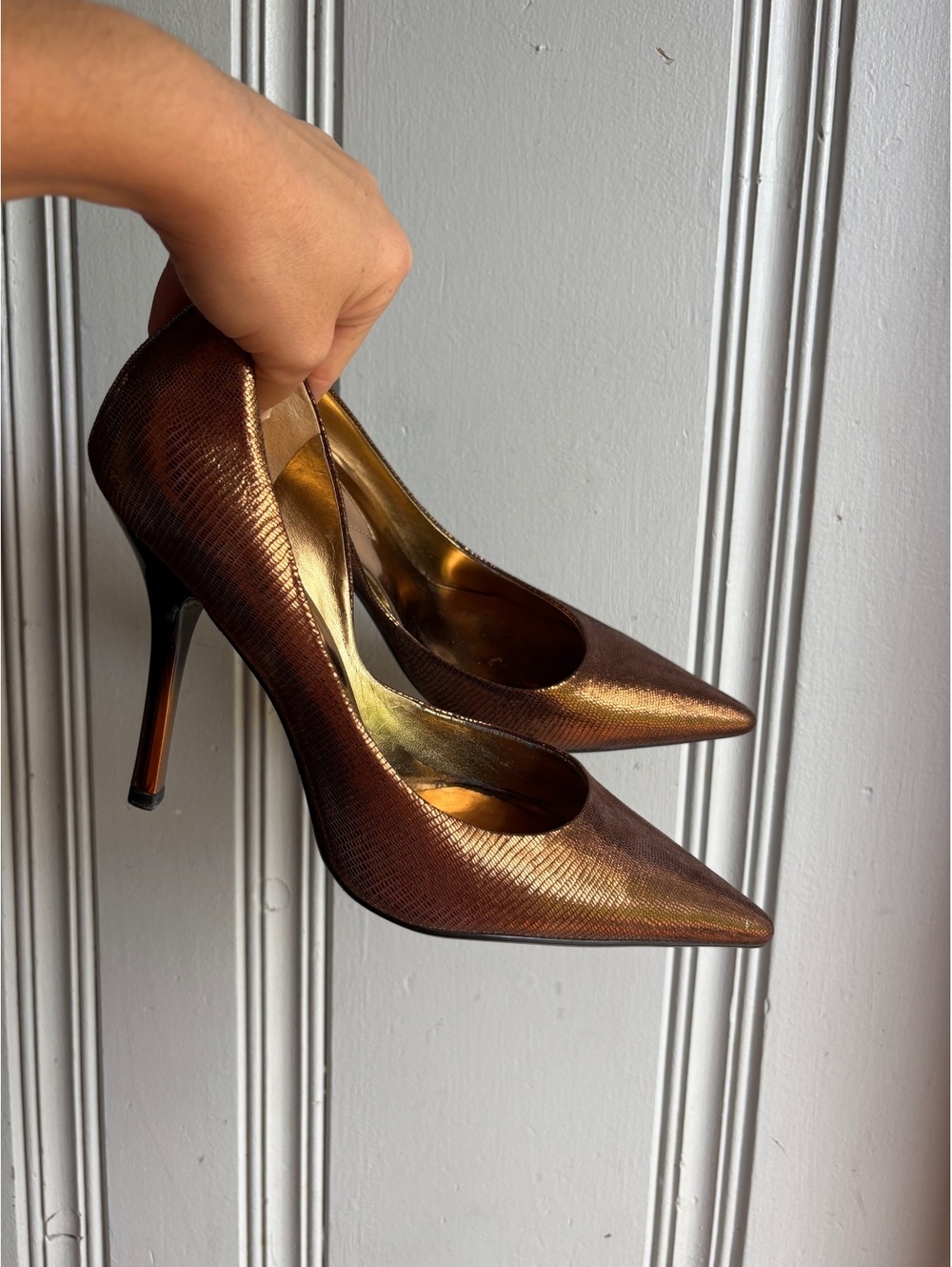 Womens Size 10 Bronze Snake Print Embossed Guess Pump Heels